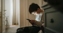 Big techs exploram e vendem nossas vulnerabilidades emocionais, diz pesquisadora britânica