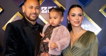 Rosa e grifado: filha de Neymar e Bruna Biancardi, Mavie usa conjunto de inverno Dolce & Gabbana de quase R$ 13 mil em aula de música