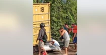 Carreta tomba em cima de veículo de passeio e deixa três pessoas mortas no litoral de SP