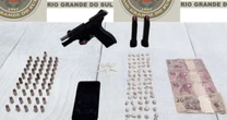 Suspeito é flagrado com pistola municiada e drogas durante abordagem da BM em Porto Alegre