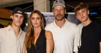 Beleza dos filhos gêmeos de Fernanda Lima e Rodrigo Hilbert rouba a cena em evento
