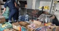 Camisas falsificadas de clubes de futebol ganham mercado europeu e camuflam crime organizado