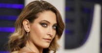 Paris Jackson rebate críticas por cantar no aniversário da morte do pai