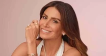 O que aconteceu? Giovanna Antonelli é flagrada catando lixo em praia e se revolta