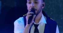"Anistia é o c4ralh0, p0rr4", diz Júnior, ex-dupla com Sandy, durante apresentação no The Town