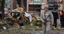 'Dia de morte': ataque a bomba em base militar e queda de helicóptero deixam pelo menos 18 mortos na Colômbia