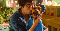 'Caramelo': o filme brasileiro TOP 1 na Netflix com Rafael Vitti que vai te fazer rir, chorar e querer adotar um cachorro