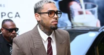 Julgamento de Chris Brown por ataque de cachorro é adiado após declaração de nulidade