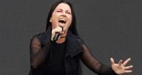 Parte de palco do Evanescence pega fogo em pleno show; veja vídeo