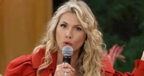 Lívia Andrade ganhava 'dinheiro a mais' para não deixar o SBT: 'Vantagens que recebi'