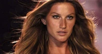 Nem glamour, nem simpatia! Gisele Bündchen foi DETONADA por figurinista da Victoria's Secret há quase 15 anos: 'Muito difícil'