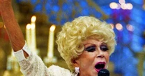 'Era um milagre': com + de 80 anos, Dercy Gonçalves adiou cirurgia de emergência de câncer de estômago para fazer 3 shows por um motivo inusitado