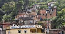 Favelas têm 6,5 estabelecimentos religiosos para cada escola