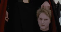 Há 13 anos, essa cena traumatizou os fãs de Crepúsculo e promoveu alegria no diretor: "Nunca ouvi um grito tão alto no cinema!"