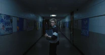 'A Hora do Mal', terror com Julia Garner, chega ao streaming