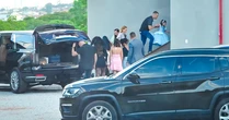 Virginia Fonseca chega à festa de aniversário da filha com família de Vini Jr., veja fotos