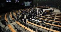 Veja quais deputados votaram contra a PEC do fim da escala 6x1