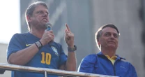 Quaest: maioria dos deputados acha que Bolsonaro deve abrir mão das eleições e vê Tarcísio como principal candidato