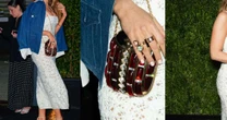 Blake Lively combina vestido branco com bolsa Chanel que imita besouro egípcio de R$ 288 mil. Veja detalhes do look!
