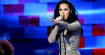 Katy Perry: fã invade palco em Sydney e alerta de segurança é acionado