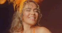 Karol G anuncia o novo álbum 'Tropicoqueta' com teaser. Assista