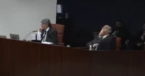 Dino reage após Fux pedir quarta pausa em voto que já passa de 9h e leva mãos à cabeça