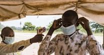 Cepa rara, vacina, médico infectado e reunião de emergência da OMS: tudo sobre o surto de ebola