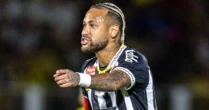 Neymar dá piti após derrota do Santos para o Mirassol, chama time de 'pequeno' e web não perdoa: 'Que final de carreira tenebroso'