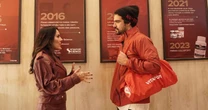 Vitafor firma parceria com Caio Castro e celebra 20 anos