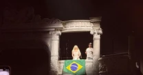 Ela veio! Lady Gaga 'toma posse' do amarelo do Brasil e faz Copacabana tremer com megashow