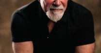 Aos 70, Raul Gazolla volta aos palcos como a estrela do musical 'A Chorus Line'