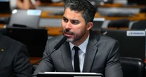 MP Eleitoral aciona Justiça contra Bolsonaro e senador por propaganda antecipada