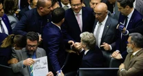 Hugo Motta decide indicar afastamento de 5 deputados por até 6 meses por causa de motim; veja quais