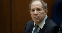 Harvey Weinstein é levado às pressas da prisão para o hospital por problema no coração e pneumonia