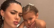 'Me sinto mal que não estou...': Bruna Biancardi desabafa sobre dificuldades com Mavie após o nascimento de Mel, segunda filha com Neymar