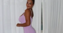 Ex-comissária de bordo que abandonou profissão por causa do tamanho do bumbum fatura R$ 800 mil com conteúdo adulto