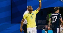 Endrick surpreende com gesto romântico ao trocar aliança por esparadrapo