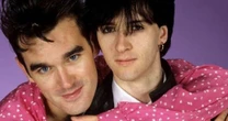 Morrissey volta a atacar Johnny Marr após anúncio de novo podcast sobre o The Smiths