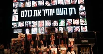 Enviado dos EUA promete retorno de reféns em Tel Aviv e reforça protagonismo de Trump em acordo com Hamas