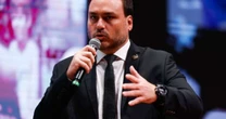 Carlos Bolsonaro critica discurso de 'união da direita' e cita falta de apoio ao pai