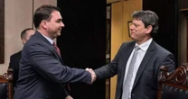 Flávio Bolsonaro elogia Tarcísio e diz que governador entrou de cabeça em articulação pela anistia