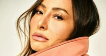 Aos 43, Sabrina Sato para a web ao exibir corpo malhado no Japão