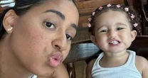 Mas já? Filha de MC Loma engasga comendo coxinha: 'O maior desespero da minha vida'