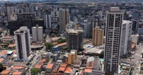 Cratera se abre durante obra da Sabesp em Osasco e deixa nove desabrigados