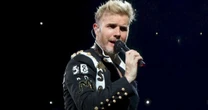 Vocalista do Take That anuncia que não conseguirá realizar turnê por questões de "idade"