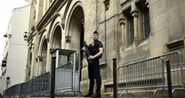 França abre investigação antiterrorismo após descoberta de armas em carro perto de sinagoga