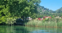 Helicóptero cai na margem de lago na Itália e deixa 1 morto e 3 feridos