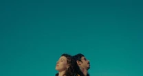 triste, de Rafael Brasil e Brenda Mayer, conecta Indie e Folk em singles de estreia