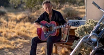 "Dancing In The Dark" de Springsteen chega ao Top 40