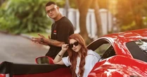 LUXO! Filha de Gugu e marido exibem Ferrari de R$ 2,5 milhões em ensaio fotográfico